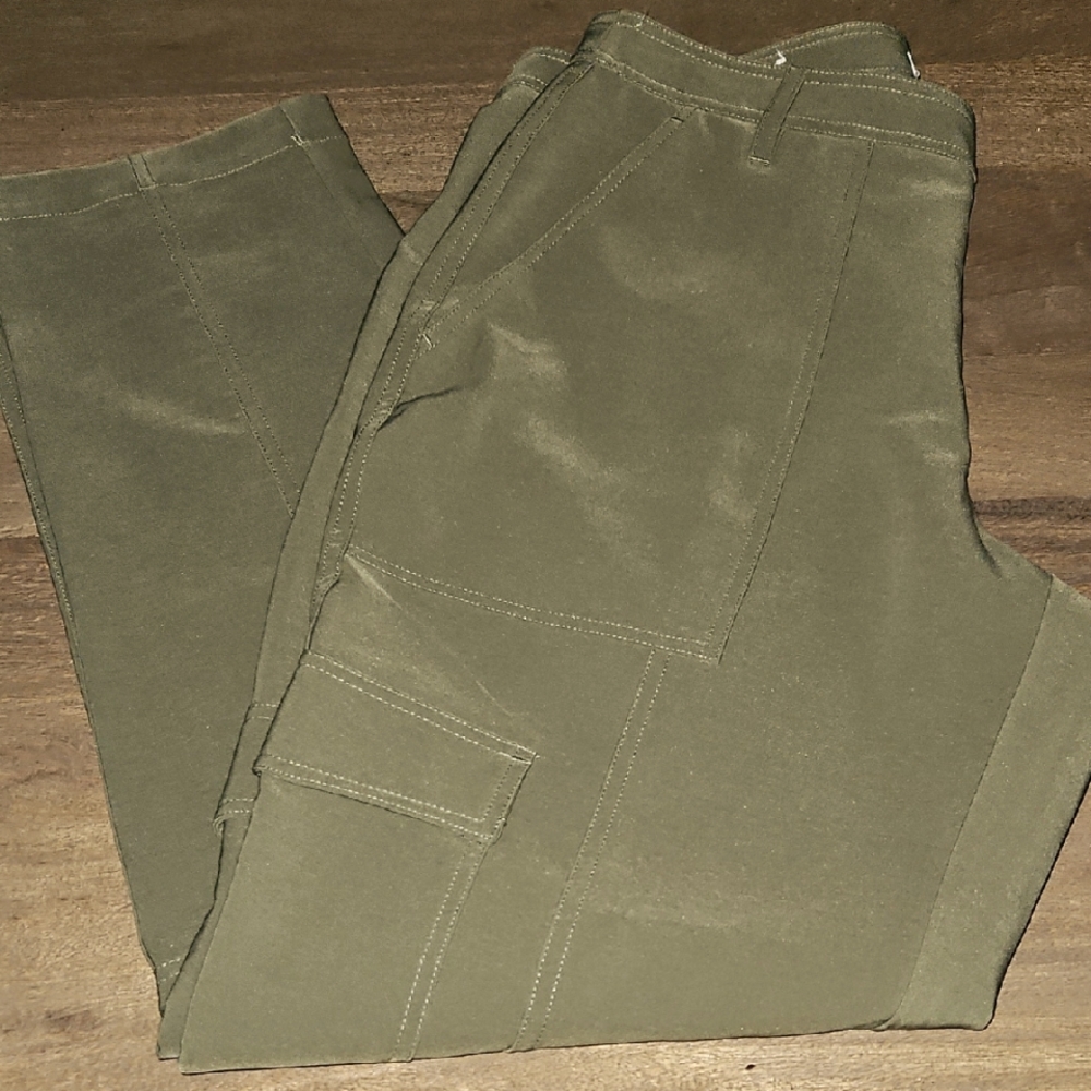 NWOT Calvin Klein Olive Green Cargo Pants